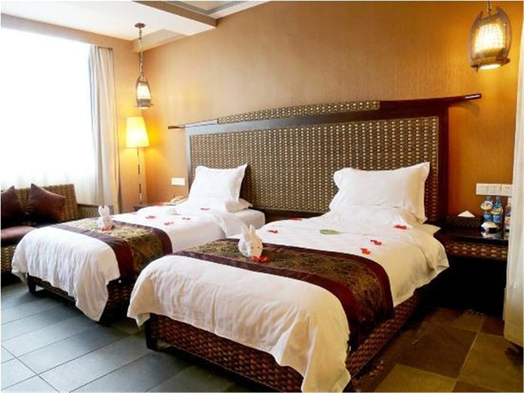 Serengeti Hotel Хайкоу Екстериор снимка